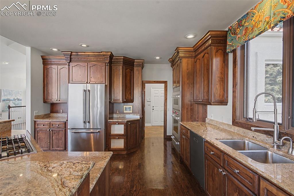 Image 11 of 50: Kitchen