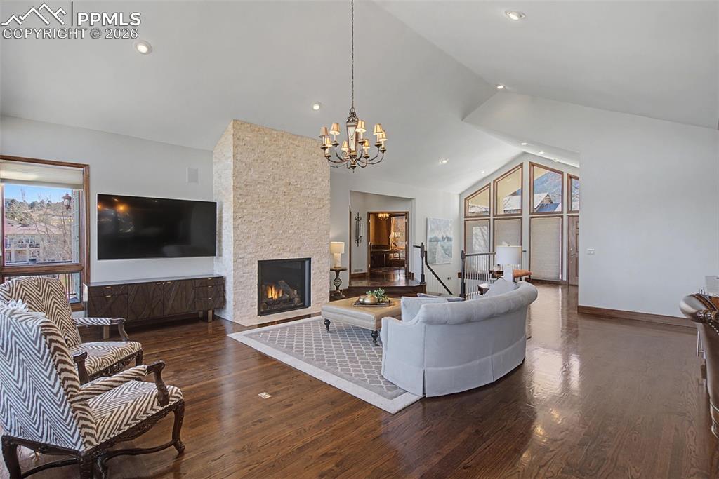 Image 12 of 50: Great Room