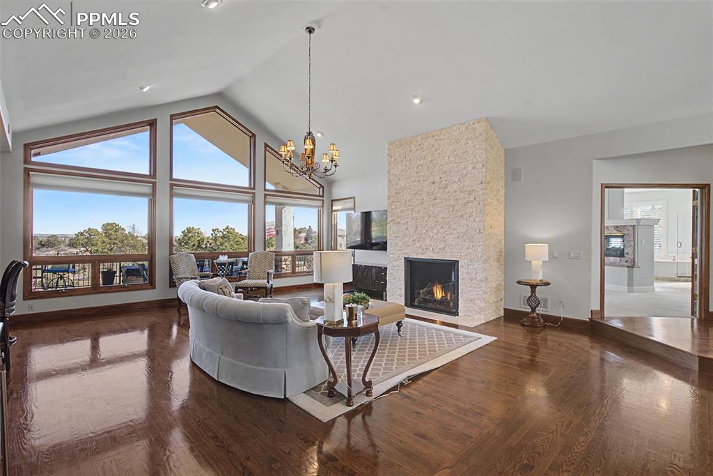 Image 13 of 50: Great Room