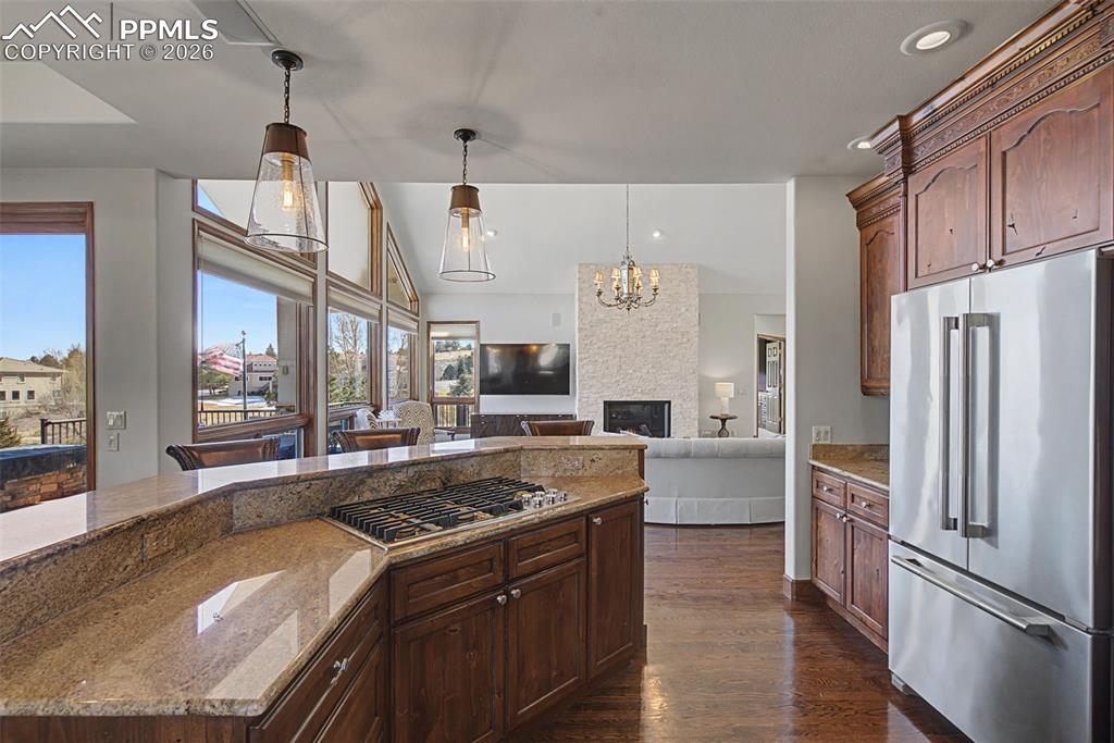 Image 37 of 50: Kitchen