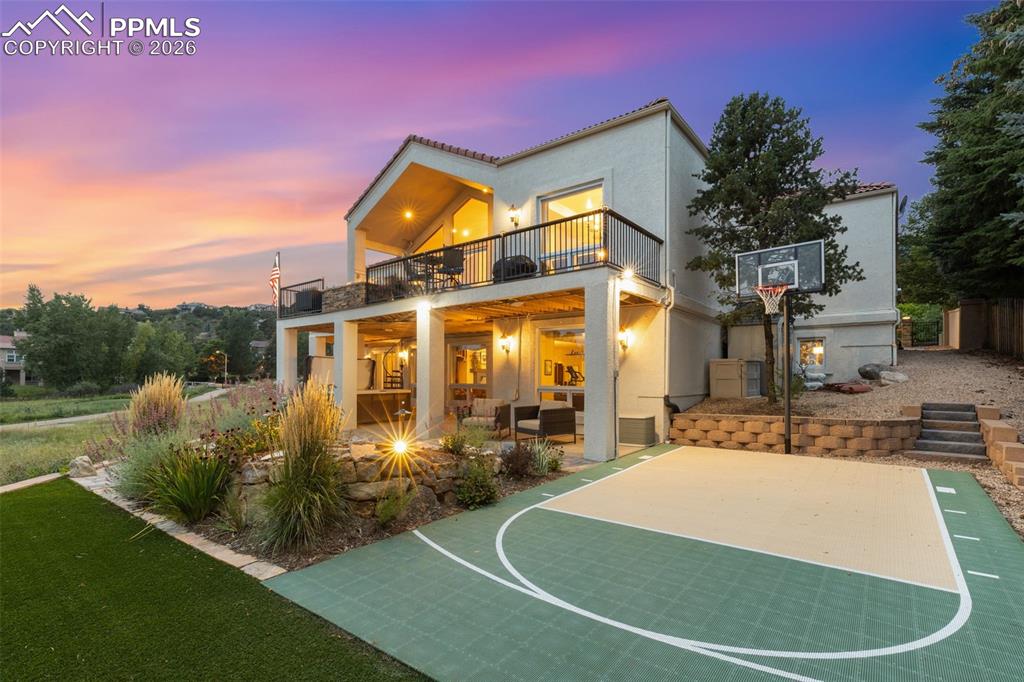 Image 4 of 50: Back of Structure