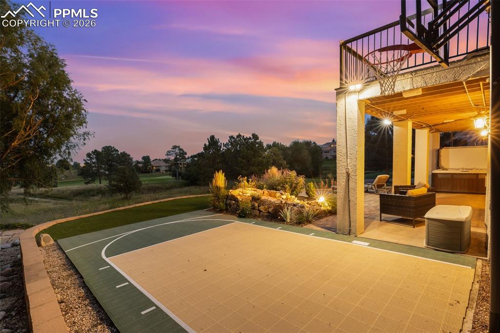 Image 5 of 50: Sports Court