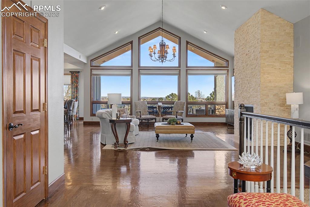 Image 7 of 50: Great Room