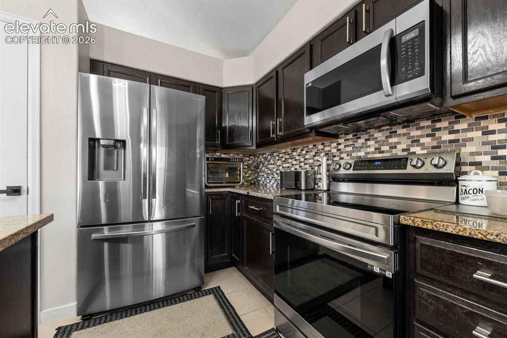 Image 10 of 37: Kitchen
