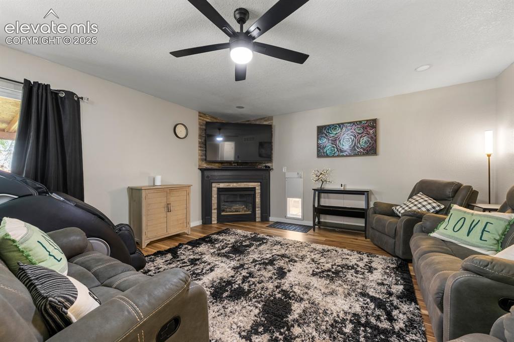 Image 14 of 37: Living Room