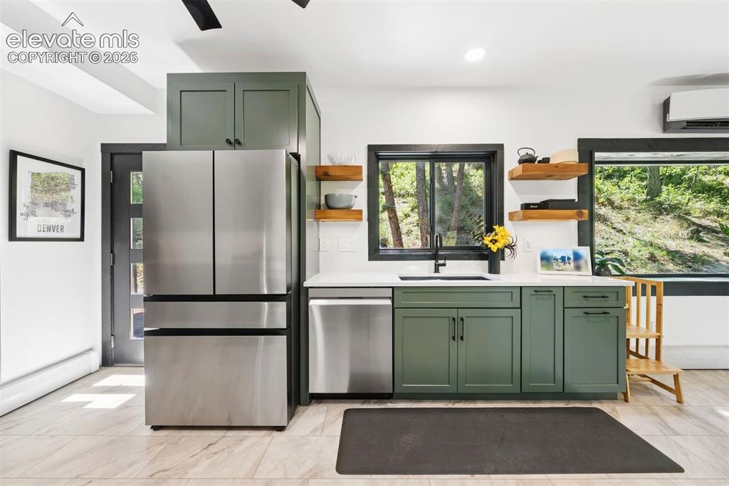 Image 19 of 50: Kitchen