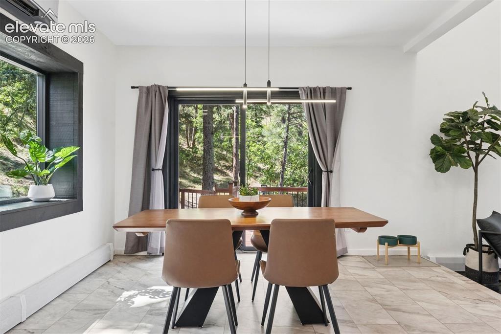 Image 21 of 50: Dining Area