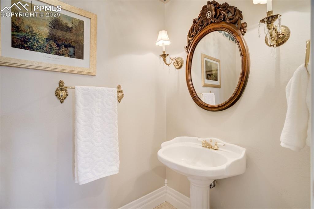 Image 21 of 50: Main-level half bath