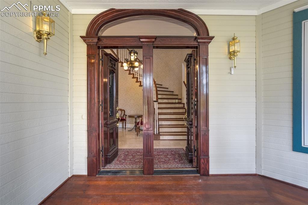 Image 5 of 50: Double doors