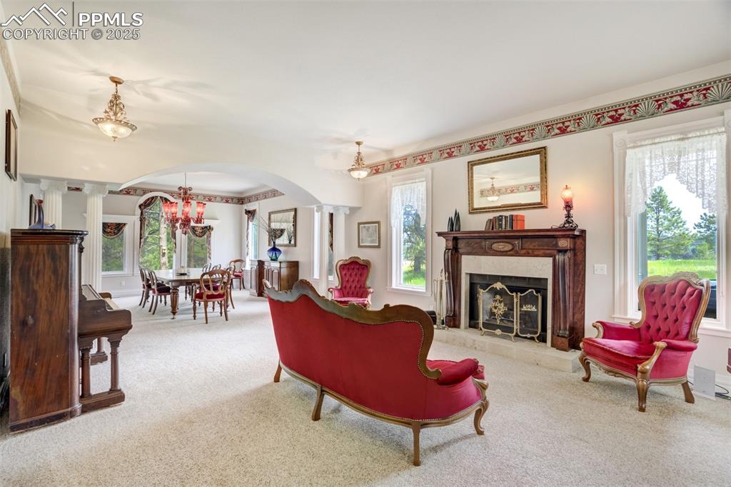 Image 8 of 50: Sitting Room