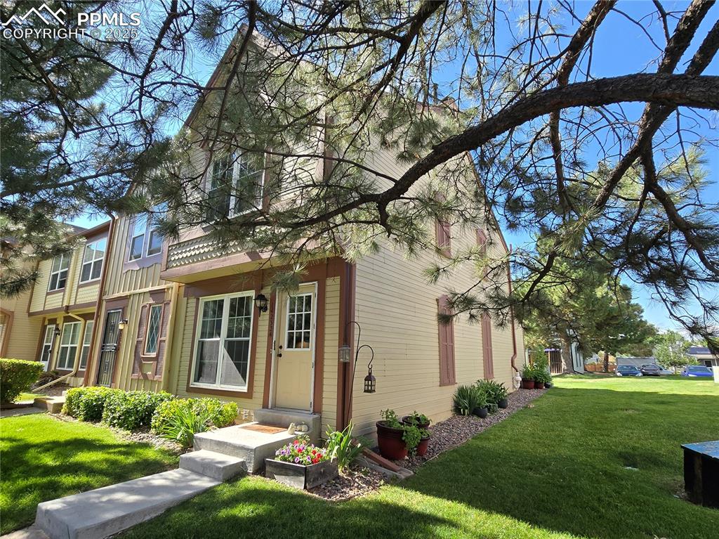 Image 15 of 17: Front East Side