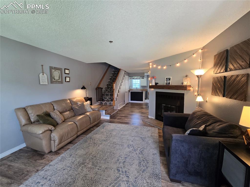 Image 2 of 17: Living Room