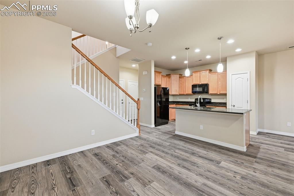 Image 10 of 30: Kitchen