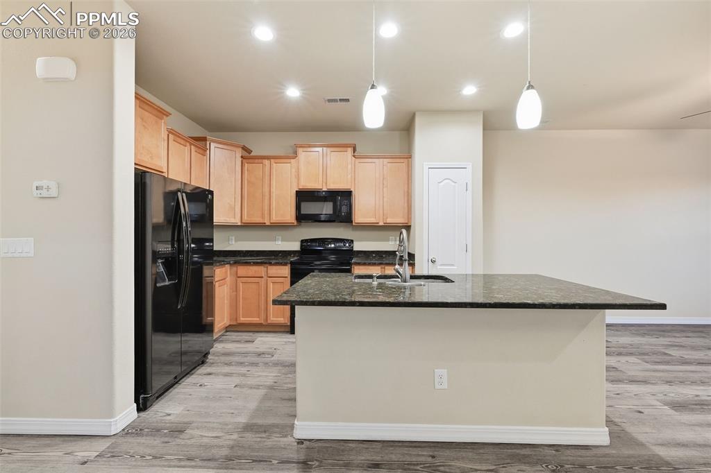 Image 12 of 30: Kitchen