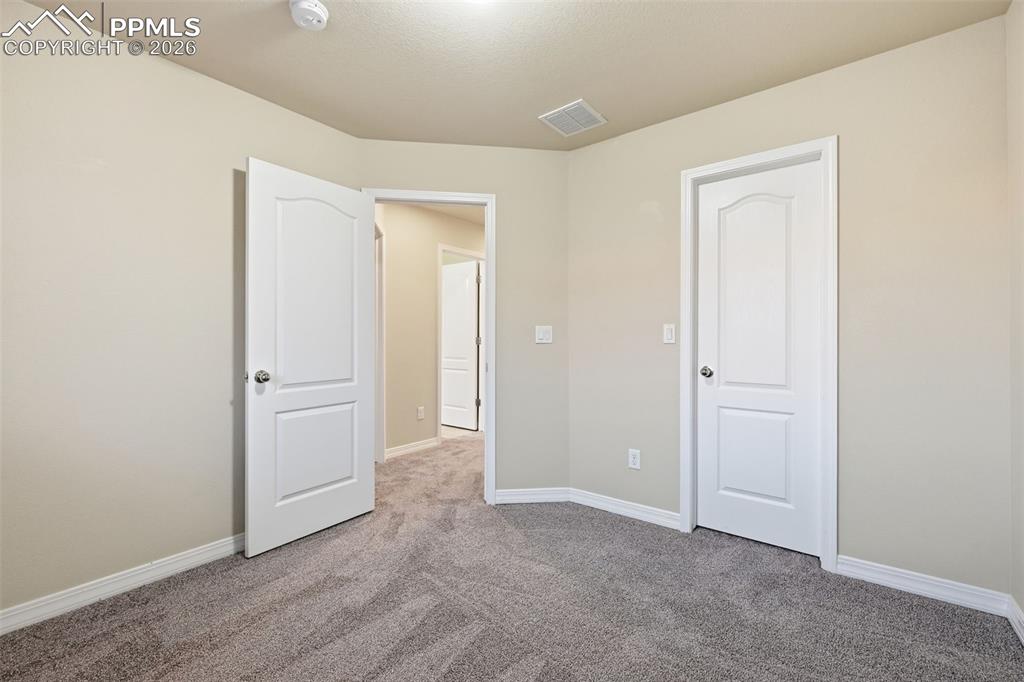 Image 25 of 30: Bedroom