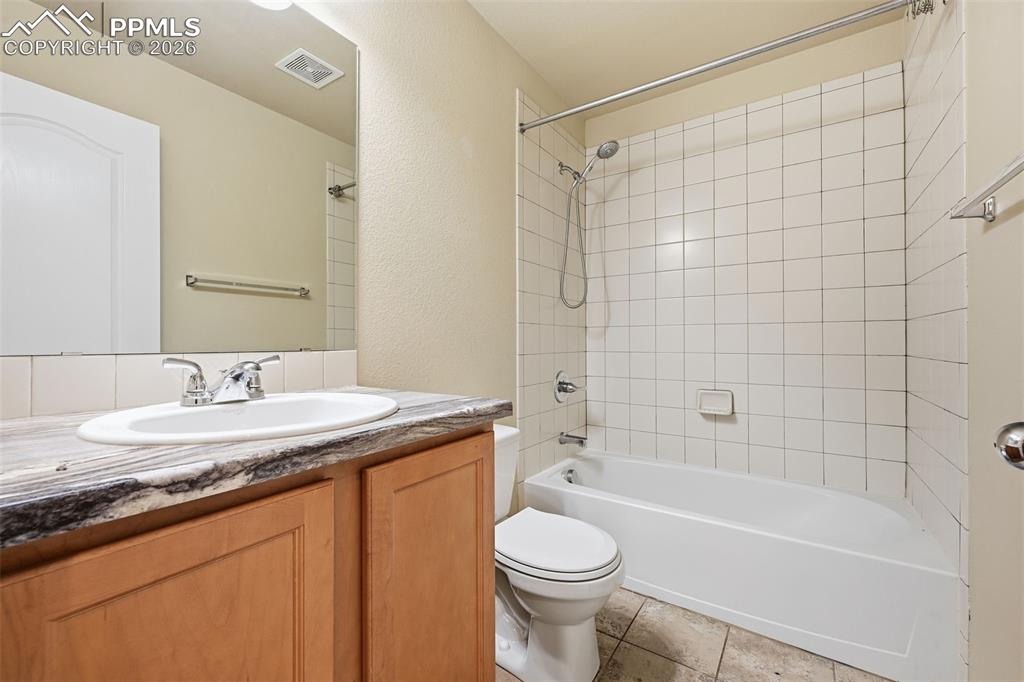 Image 26 of 30: Bathroom