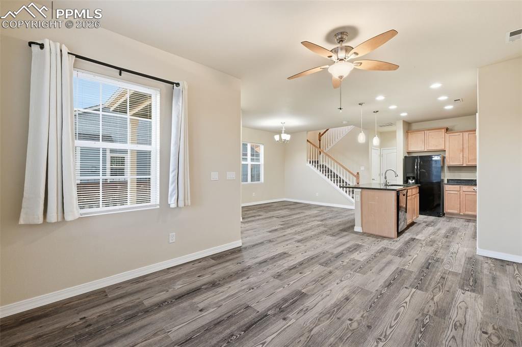 Image 5 of 30: Living Room