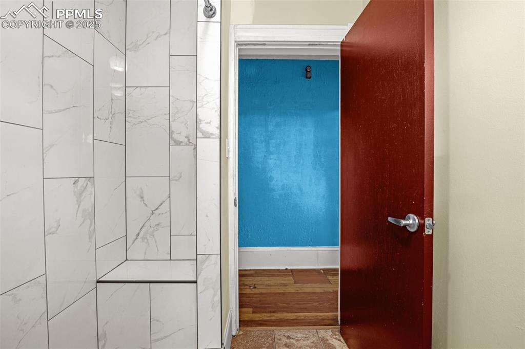 Image 12 of 40: Bathroom