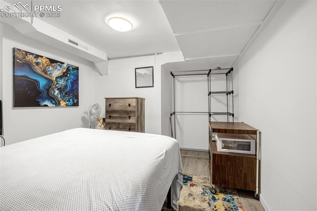 Image 15 of 40: Bedroom