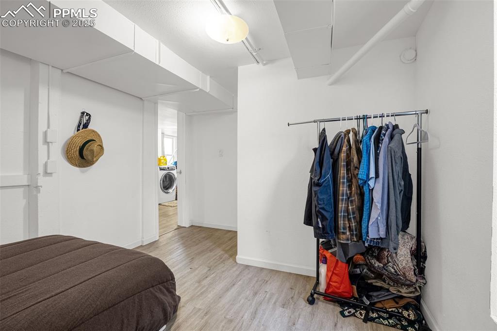 Image 18 of 40: Bedroom