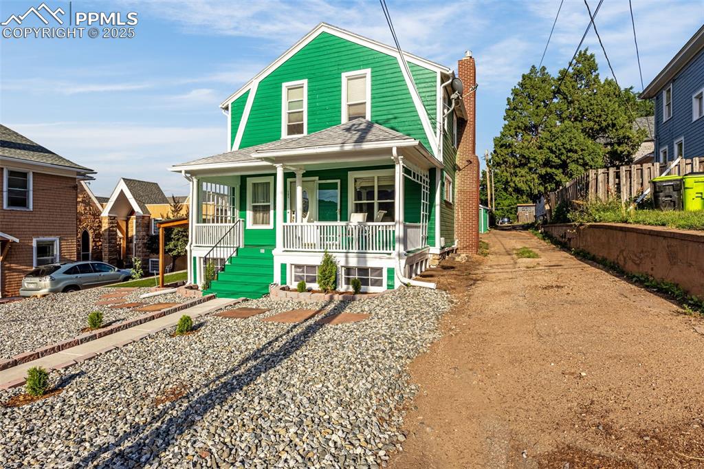 Image 4 of 40: Front of Structure