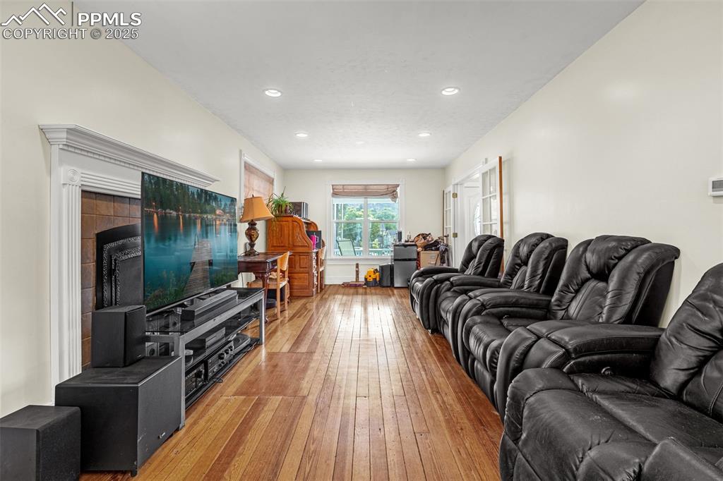 Image 7 of 40: Living Room