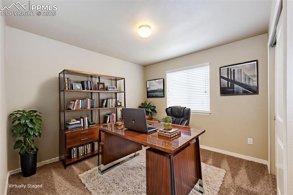 Image 25 of 30: Office