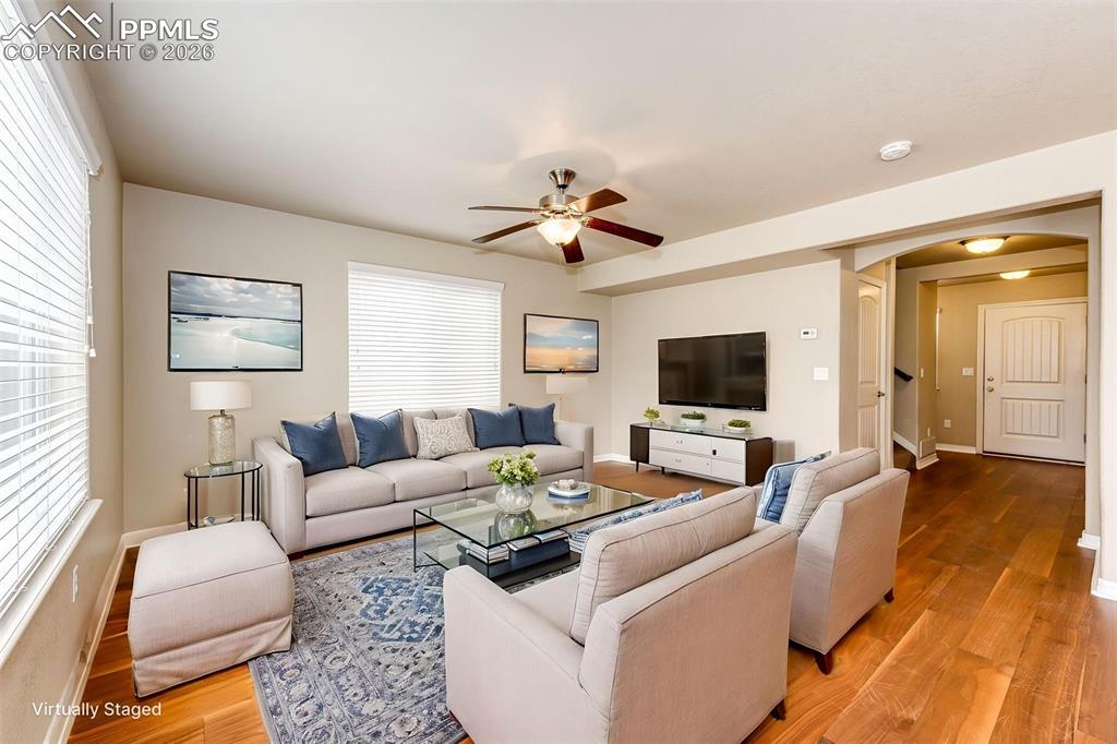 Image 5 of 30: Living Room