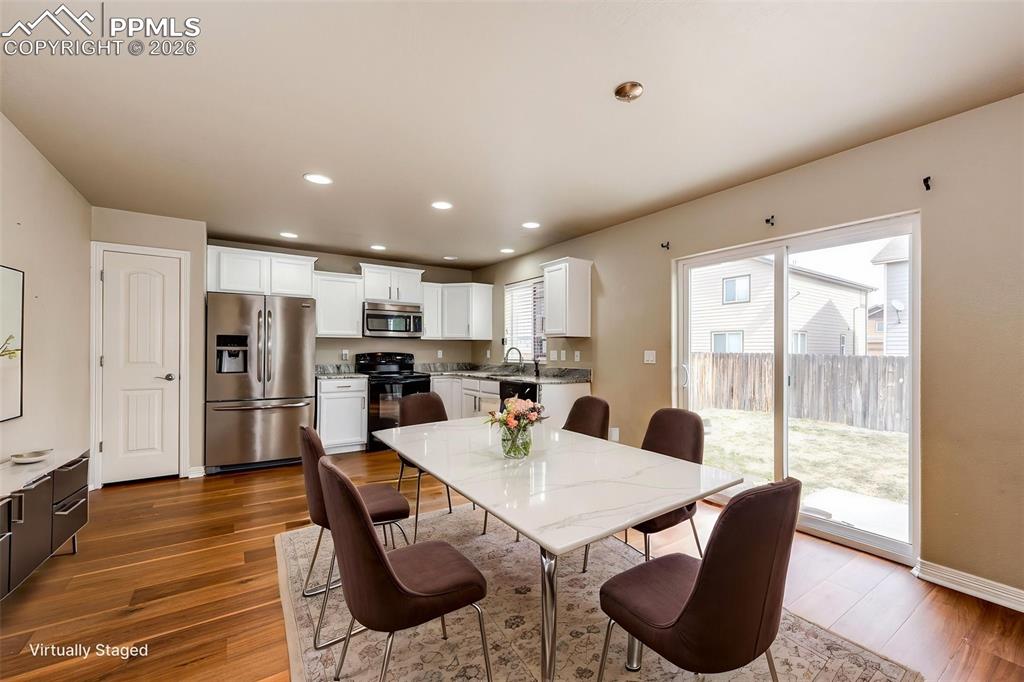 Image 7 of 30: Dining Area