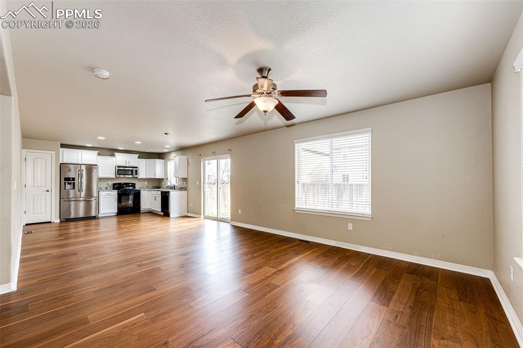 Image 8 of 30: Living Room