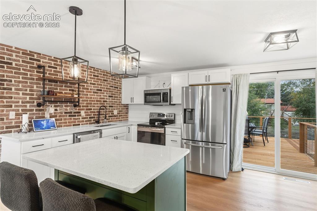 Image 14 of 39: Kitchen