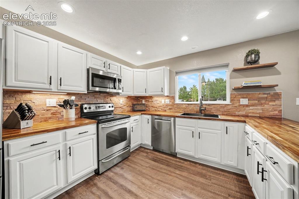 Image 13 of 34: Kitchen