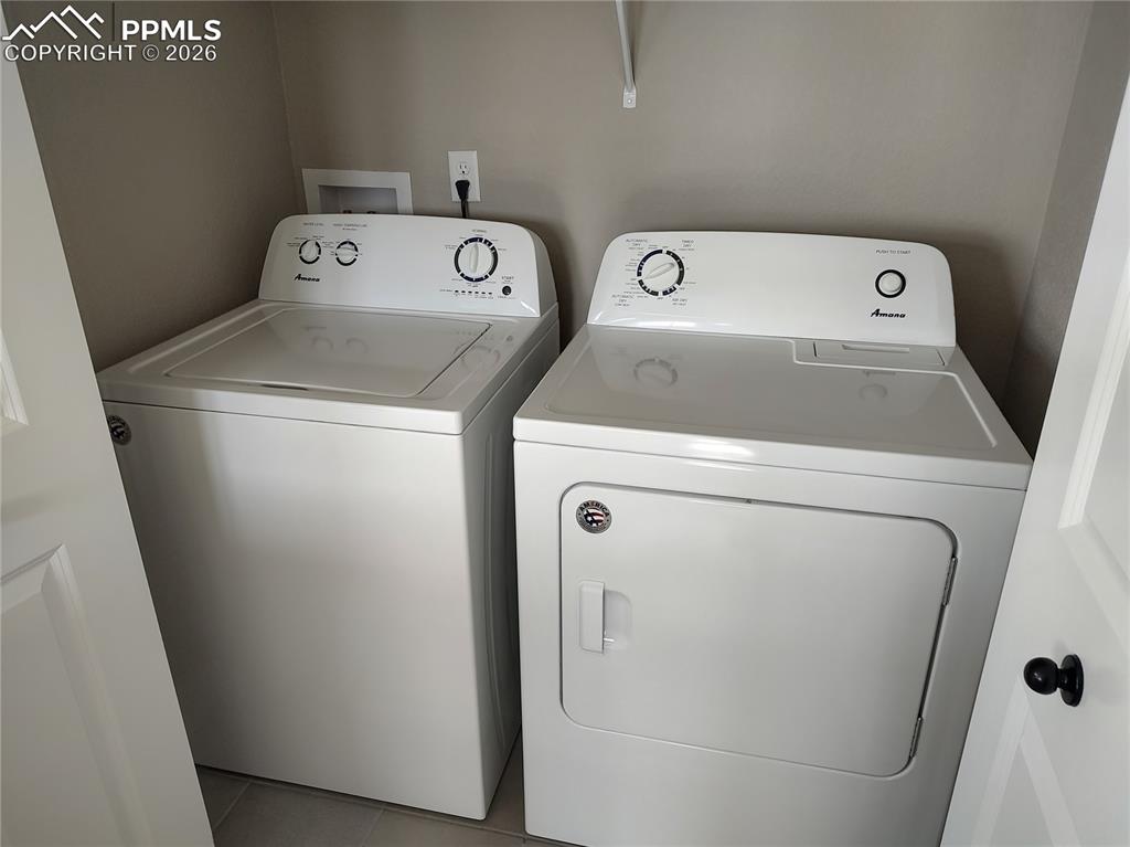 Image 16 of 16: Bathroom