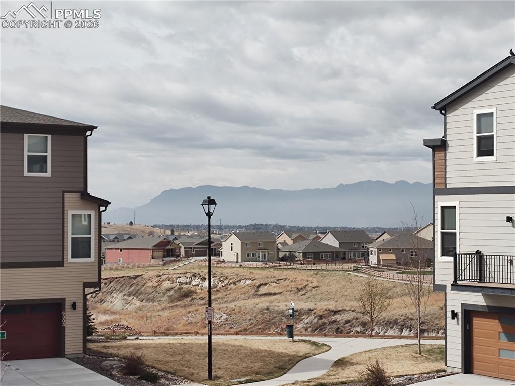 Image 8 of 16: Kitchen