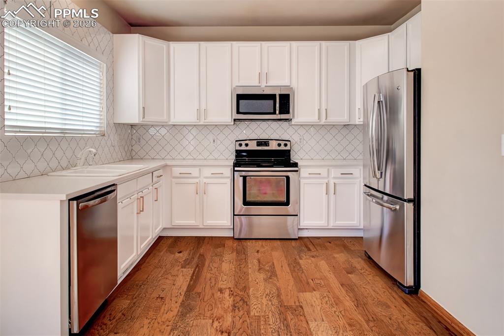 Image 10 of 33: Kitchen