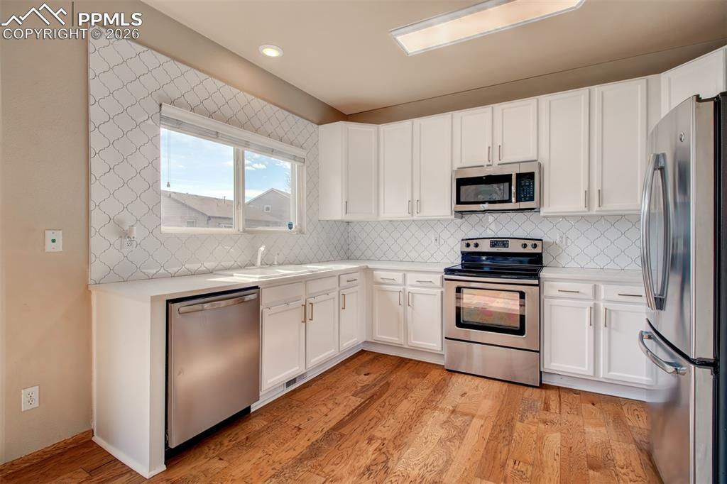 Image 11 of 33: Kitchen