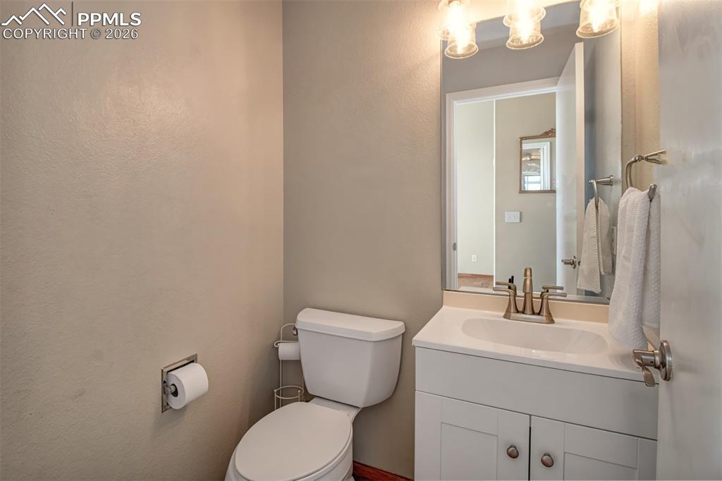 Image 15 of 33: Bathroom