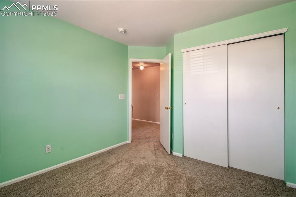 Image 25 of 33: Bedroom