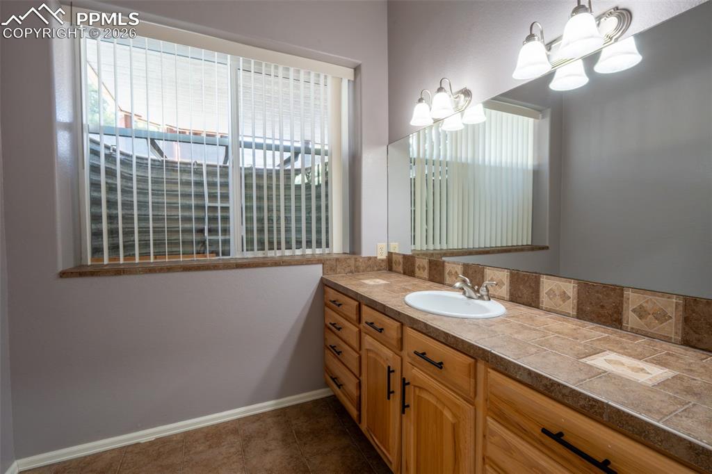 Image 28 of 49: Basement Bathroom