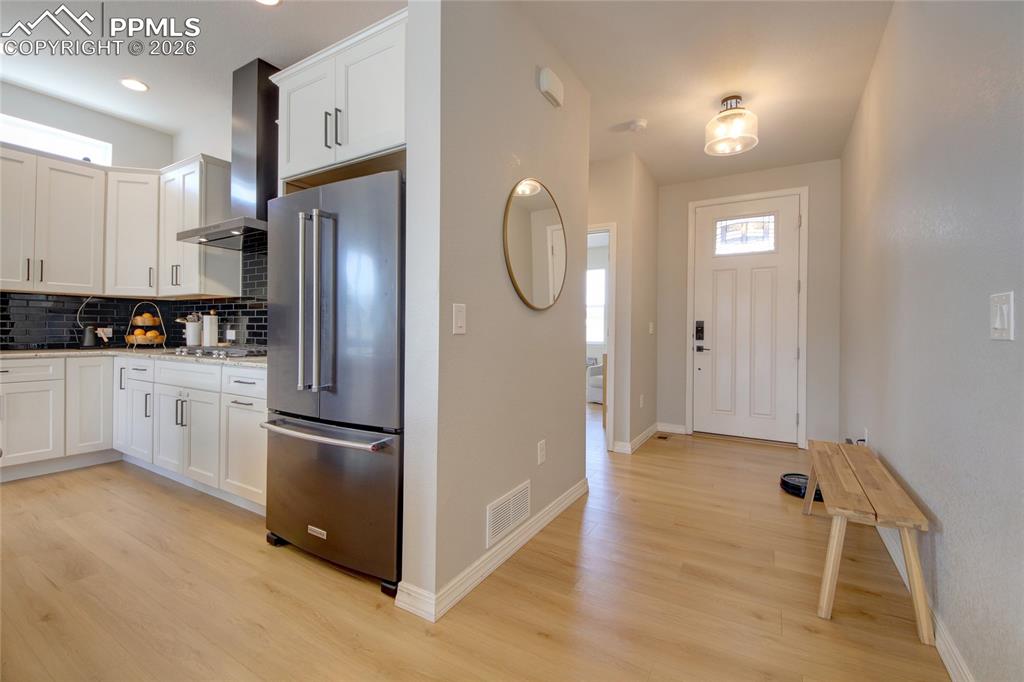 Image 10 of 42: Kitchen