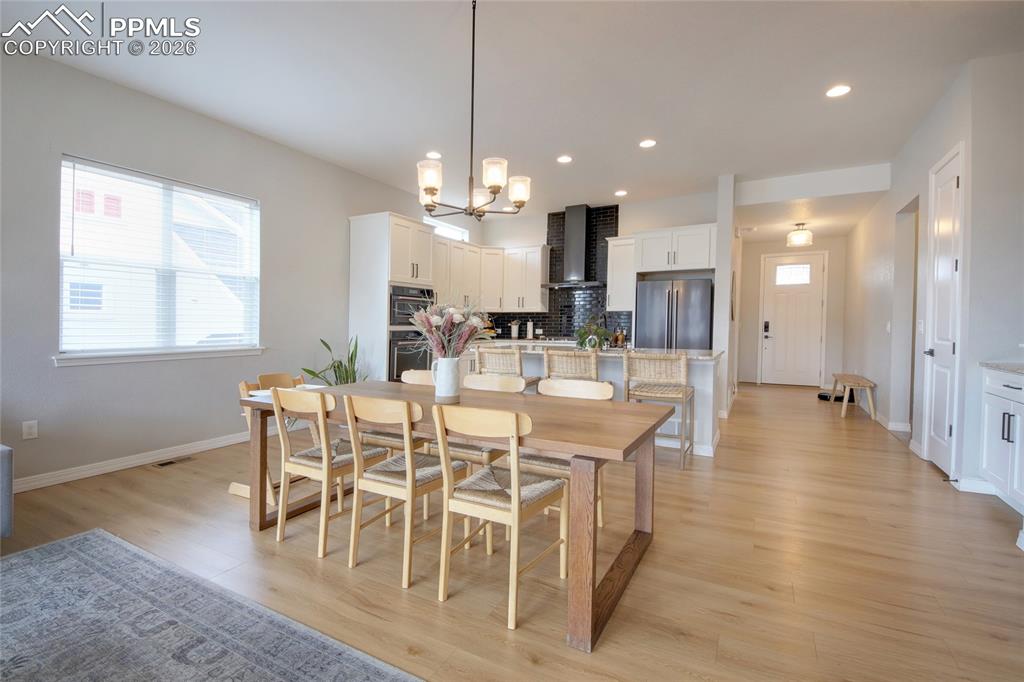 Image 11 of 42: Dining Area