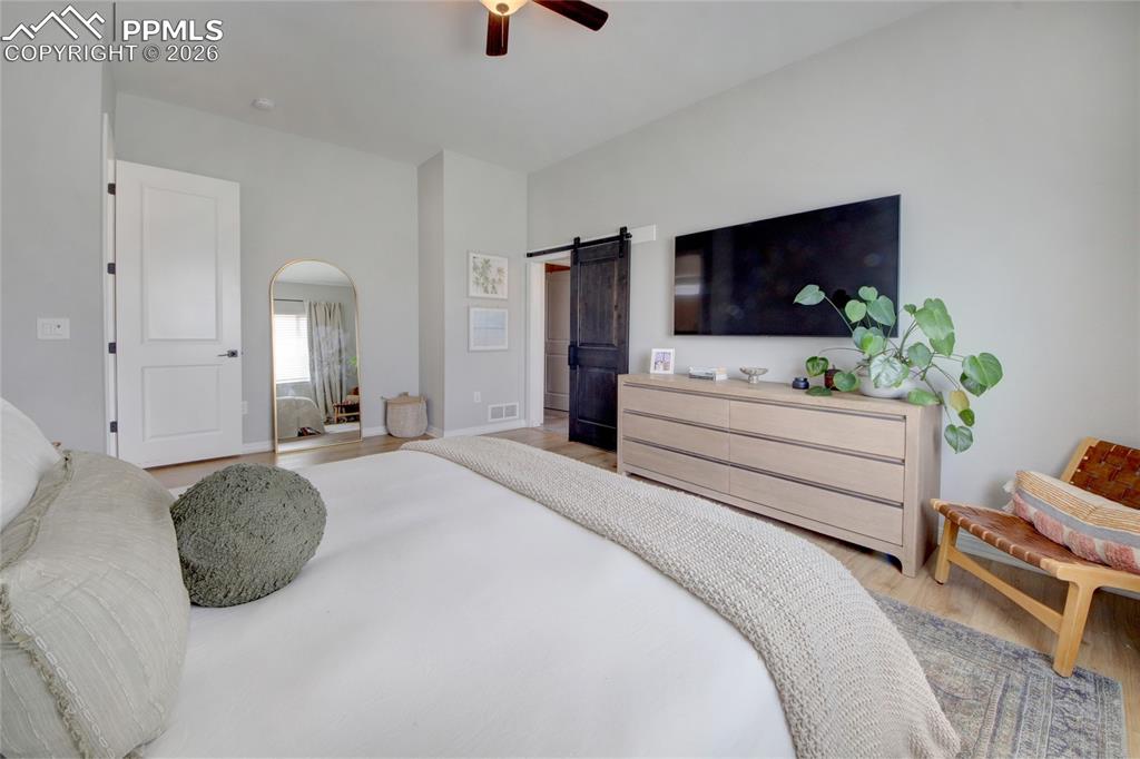 Image 16 of 42: Bedroom