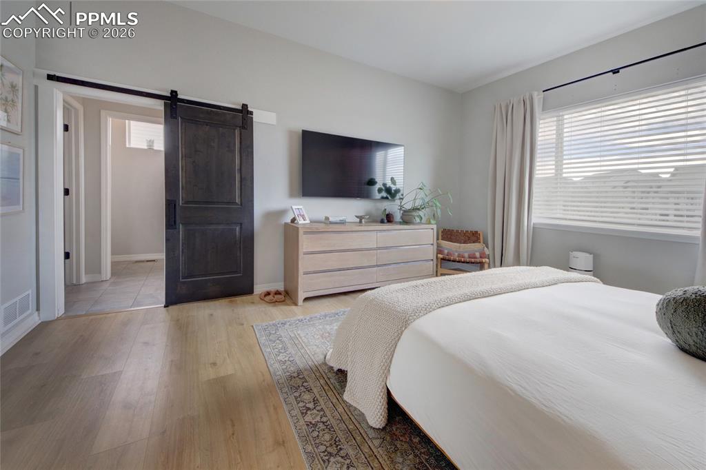 Image 19 of 42: Bedroom