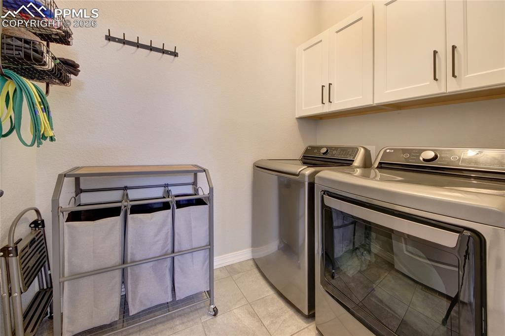 Image 28 of 42: Laundry