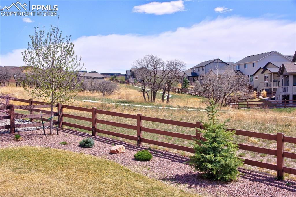 Image 38 of 42: Yard