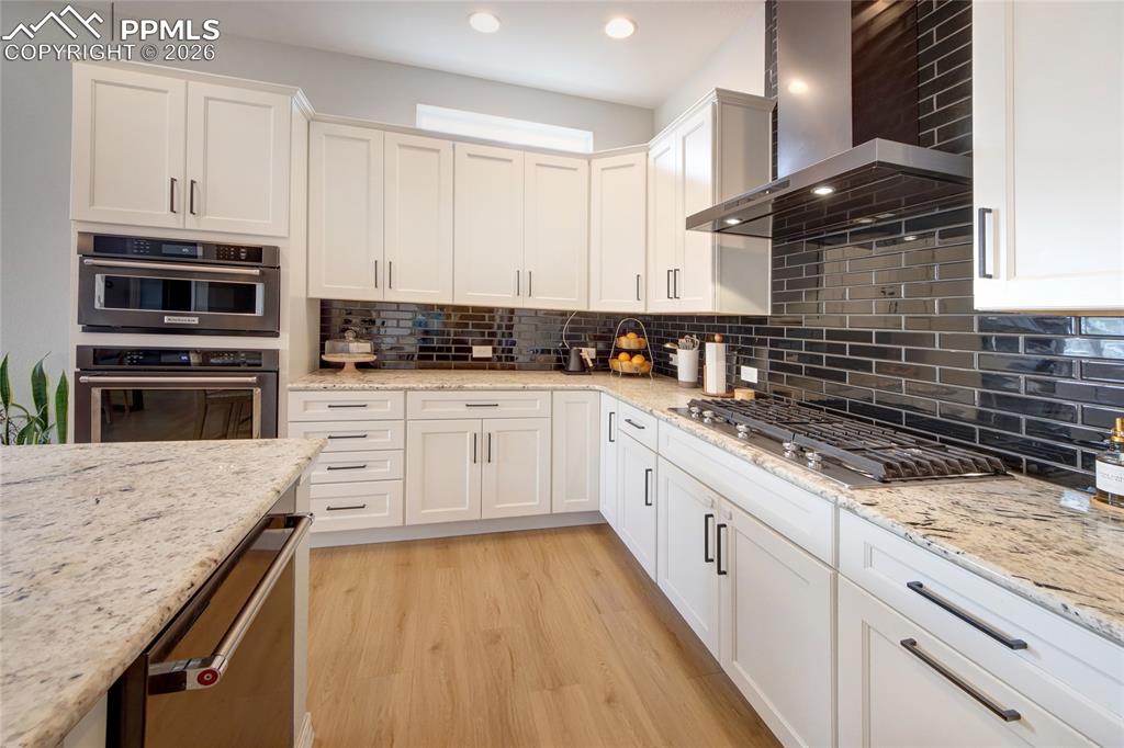 Image 4 of 42: Kitchen