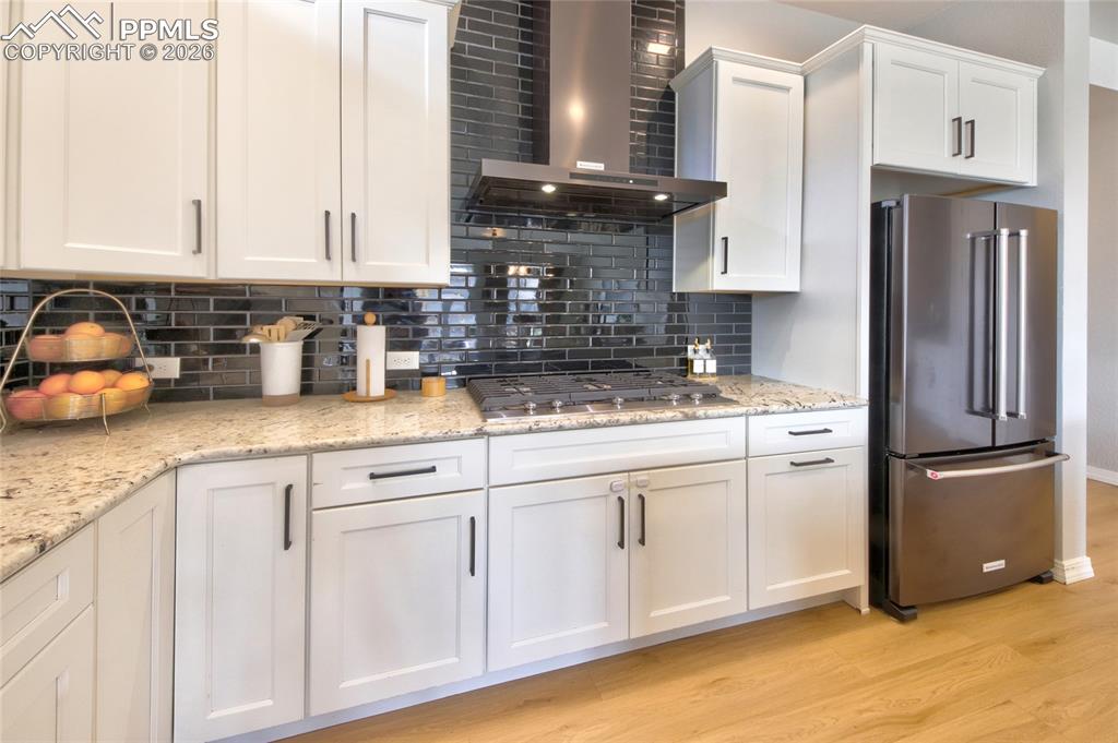 Image 8 of 42: Kitchen