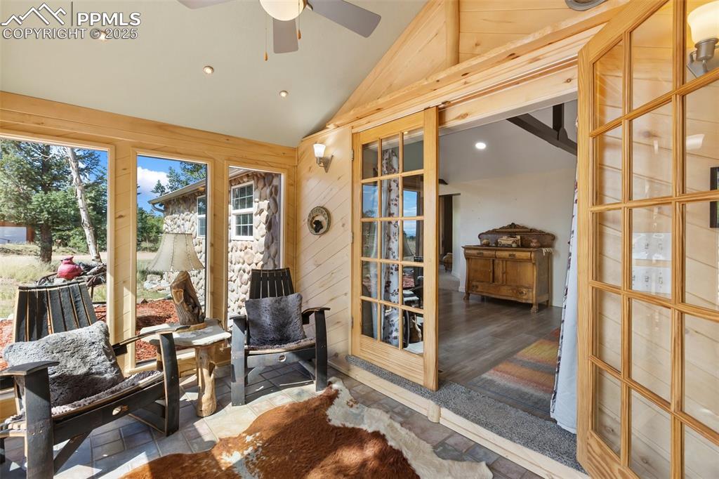 Image 12 of 44: Sitting Room