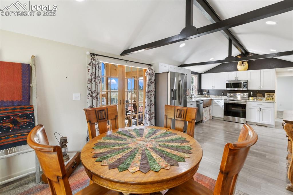 Image 16 of 44: Dining Area