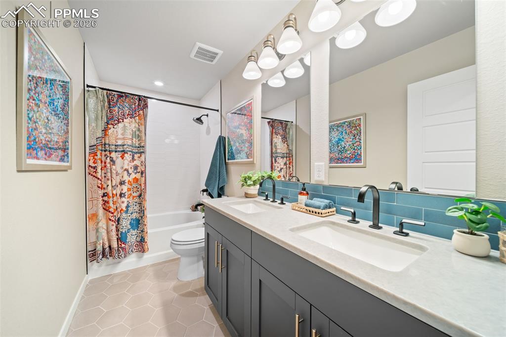 Image 22 of 49: Photos of a model home